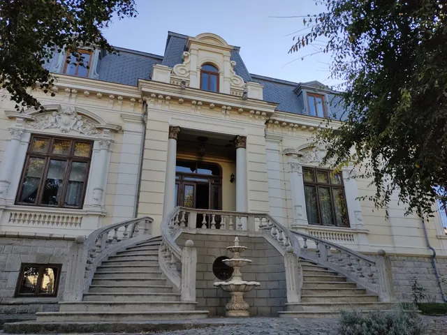 The "Avramide" Collections House