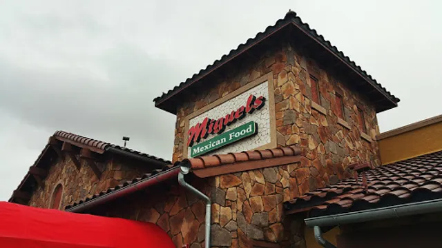 Miguels Méxican Food at the Summit