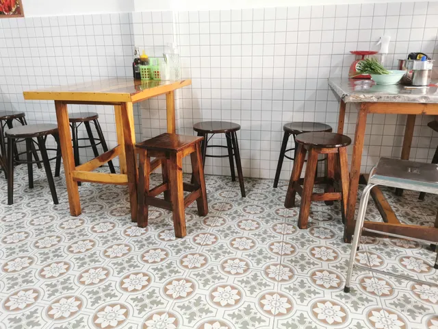 Khaao moo daeng naai meng