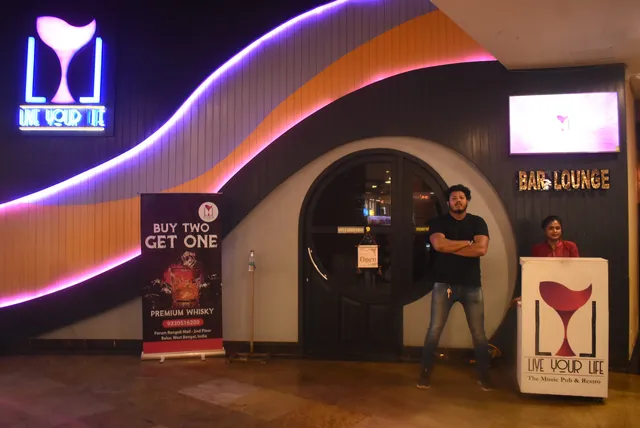 Live Your Life : The Music Pub