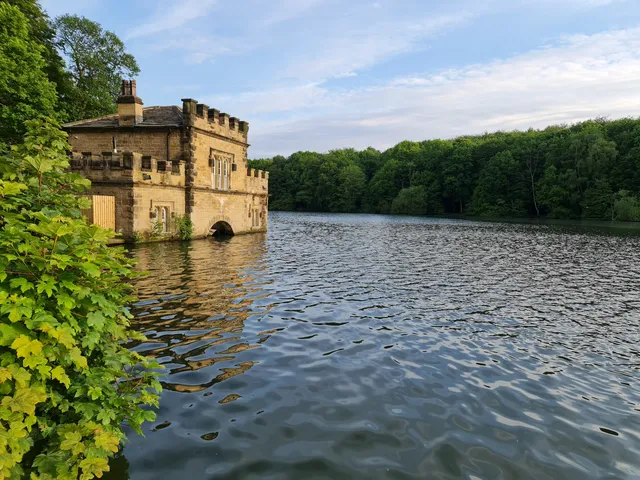 Newmillerdam Country Park