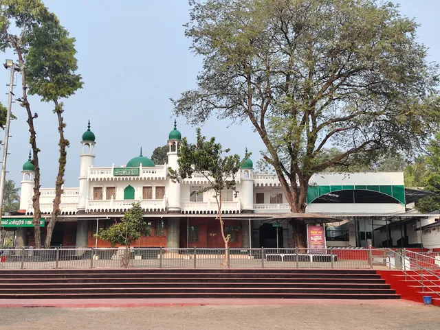 Kanjiramattom Mosque and Shaikh Fhareedudheen Maqbara