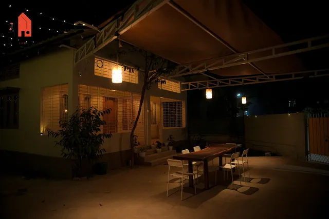 Downtuned Estrada : A Homestead Retreat