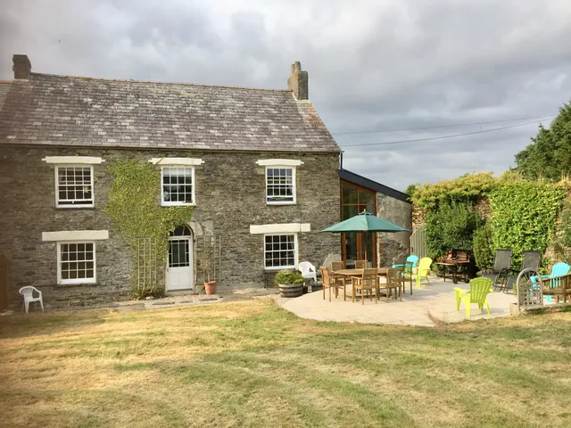 Polean Farm Cottages & Stables