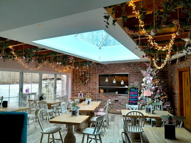 The Delph - Restaurant and Bar