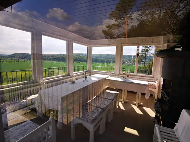 Max Klinger Weinberg Café & Ferienhäuser