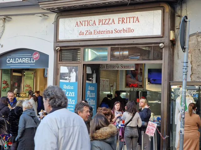 Antica Pizza Fritta da Zia Esterina Sorbillo