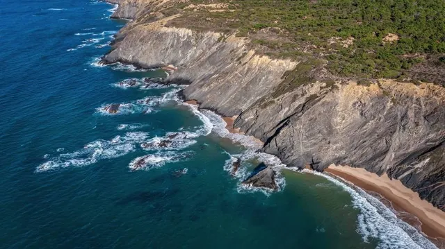 Praia do Vale dos Homens
