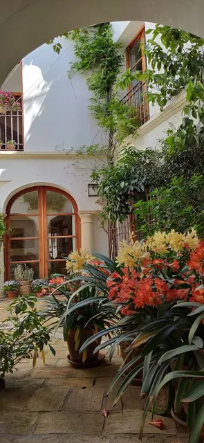 Villa Royale Antiques & Tea Room