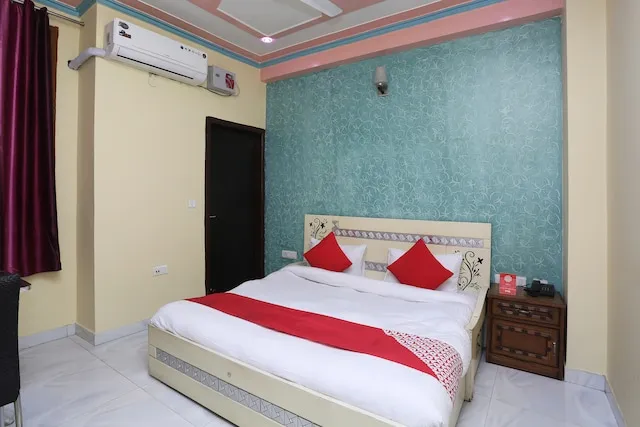 OYO Dharam Tower Near Omaxe Celebration Mall