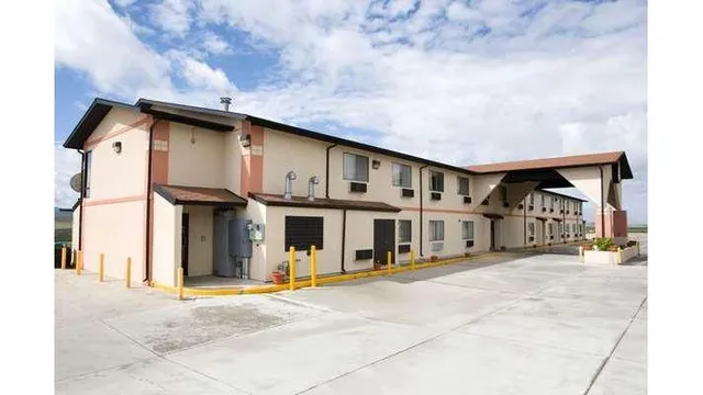 Super 8 by Wyndham Rawlins