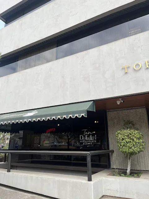 Tan Deli Restaurante y Café