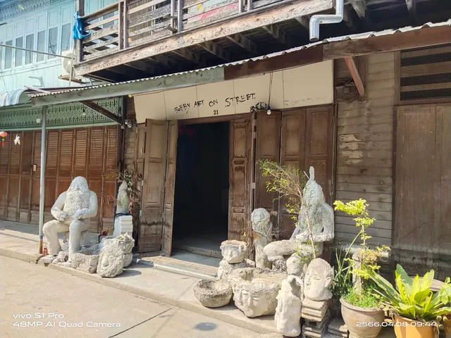 Si Prachan Old Market