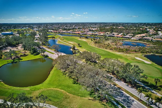 Pelican Pointe Golf and Country Club