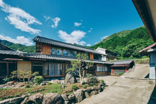 Warabee land "find and make a wide variety of WASHI-Japanese traditional paper-