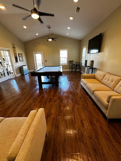 The Standard at White House Apartments