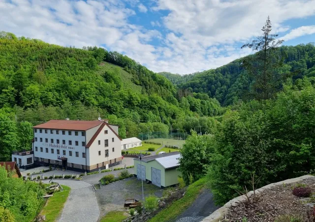 Wellness hotel Hluboký dvůr