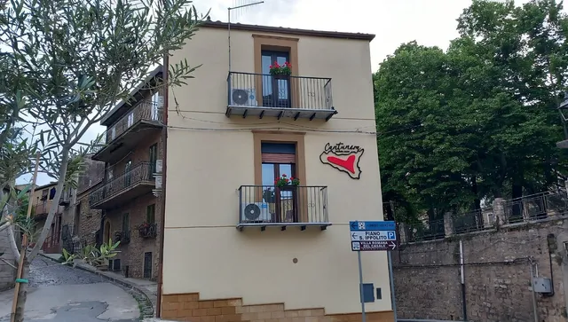 Cantunera Sicilian Room