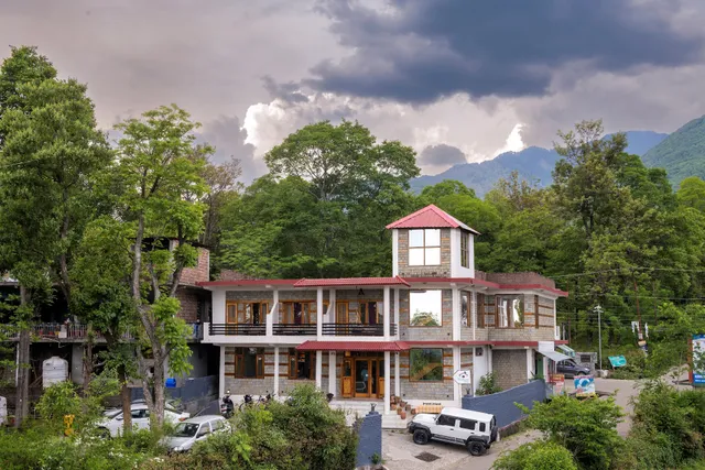 The Birdhouse Villa, Bir