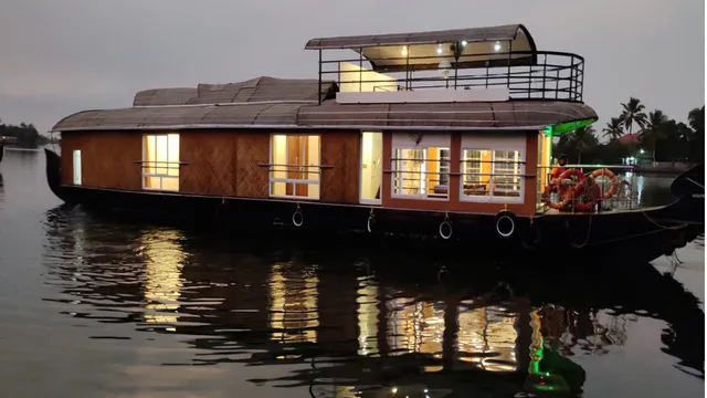 Alleppey Crystal Holidays Houseboat