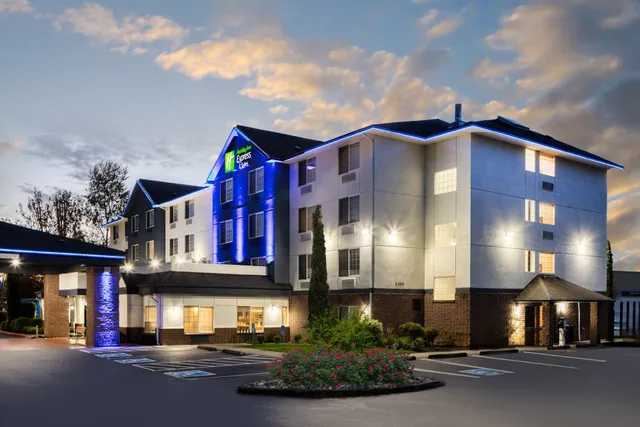 Holiday Inn Express & Suites Portland-Jantzen Beach by IHG
