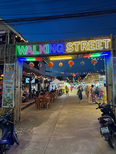 LANTA WALKING STREET