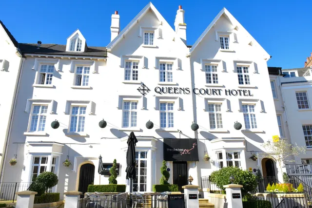 Queens Court Hotel