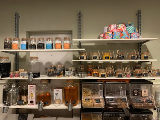 Re | Plastic free organic foods & coffee shop with home made bakes