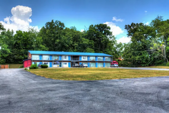 Volunteer Inn at Church Hill