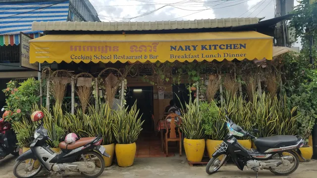 Nary Kitchen: Cooking school, restaurant, and bar