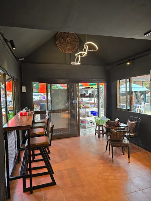 Core Cafe and Restaurant halal Food . مطعم عربي و تايلندي ودولي حلال