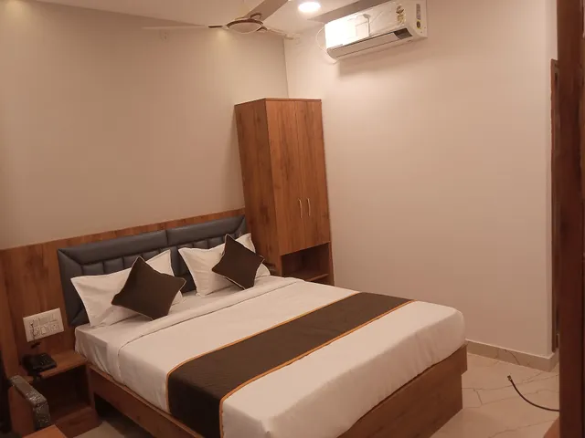 ROYAL GRAND A/C ROOM