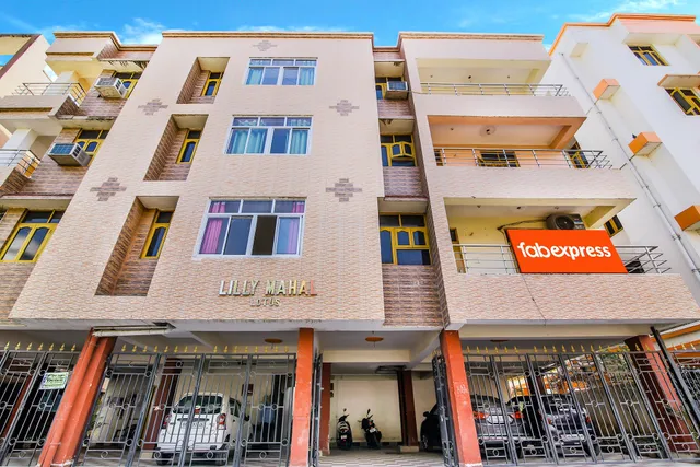 FabExpress Vibrant Guest House