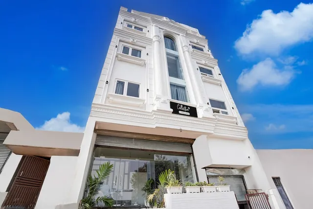 Collection O Prayagraj near IIITA