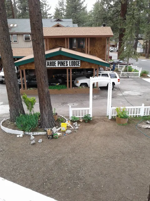 Tahoe Pines Lodge