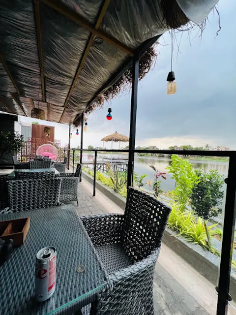 white elephant cafe & restaurant