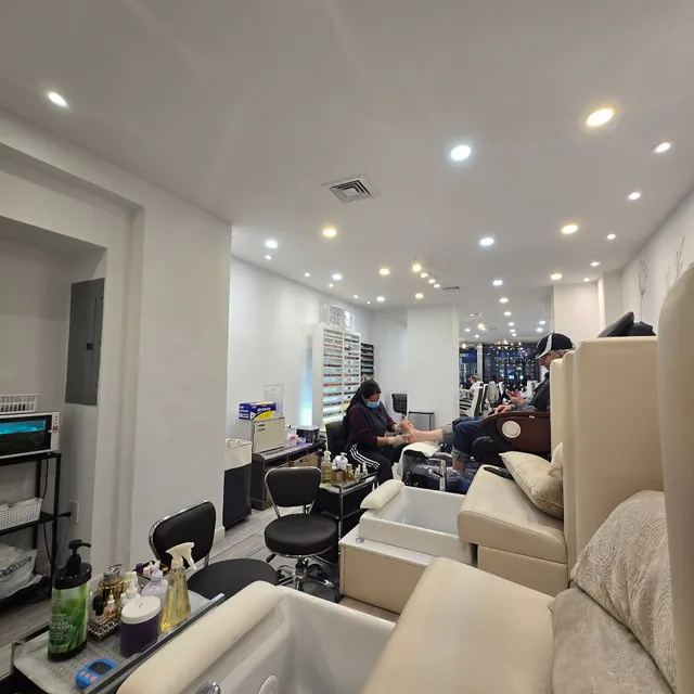 Little Paint Nail Salon & Spa