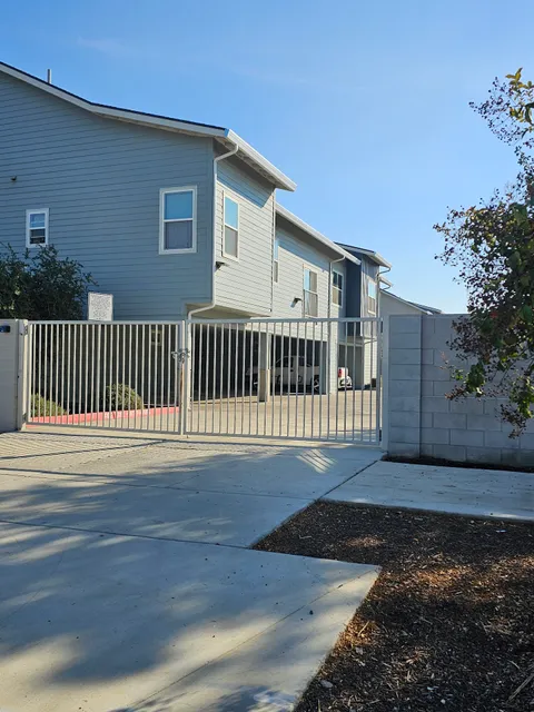 SEQUOIA COMMONS APARTMENTS