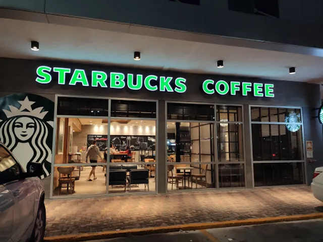 Starbucks Plaza Cumbres Cancún