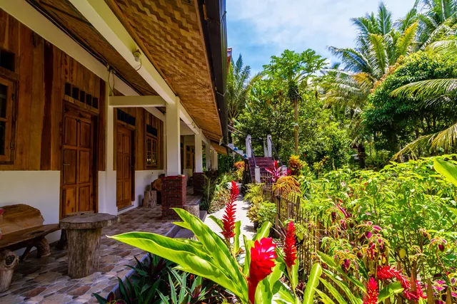 Krui Surf Camp/ Hotel Mutiara Alam Zandino