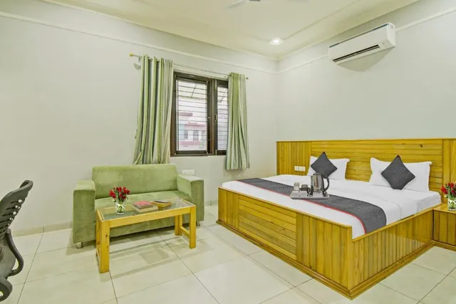 Collection O Hotel La Costa