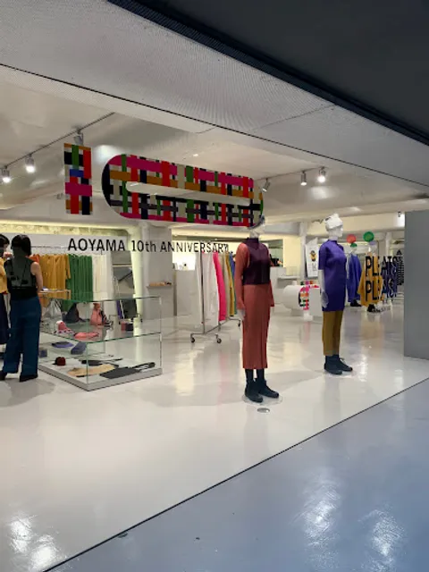 PLEATS PLEASE ISSEY MIYAKE