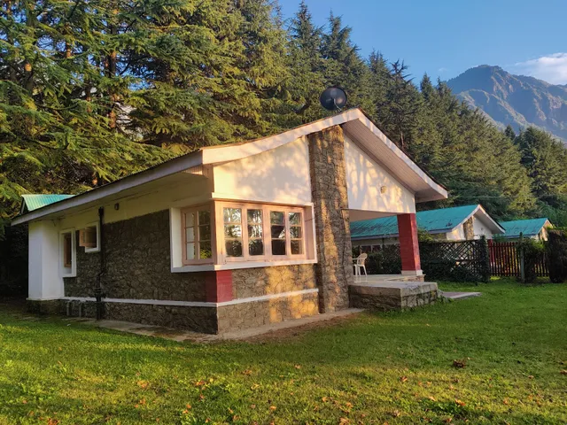 JKTDC Huts, Chasme Shahi