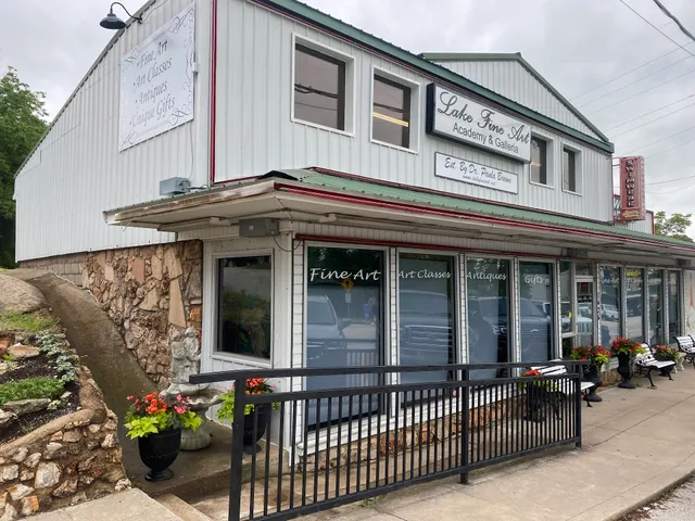 Lake Fine Art Academy & Galleria