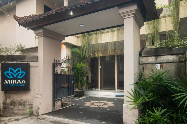 Mira Guest House & Restaurant Managed by GHAYATRI Management