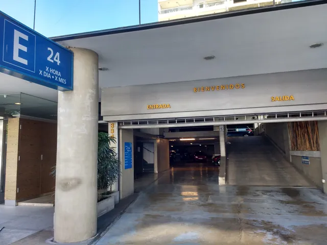 Parking Pellegrini Suites