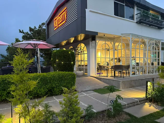 Kaffberry Cafe & Homestays