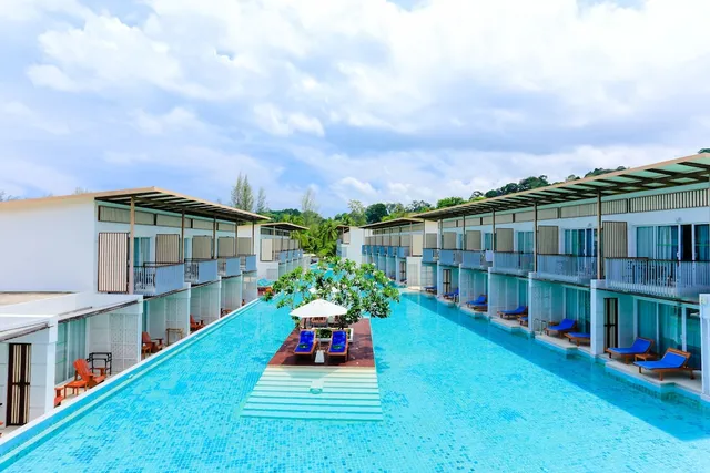 The Briza Beach Resort Khaolak