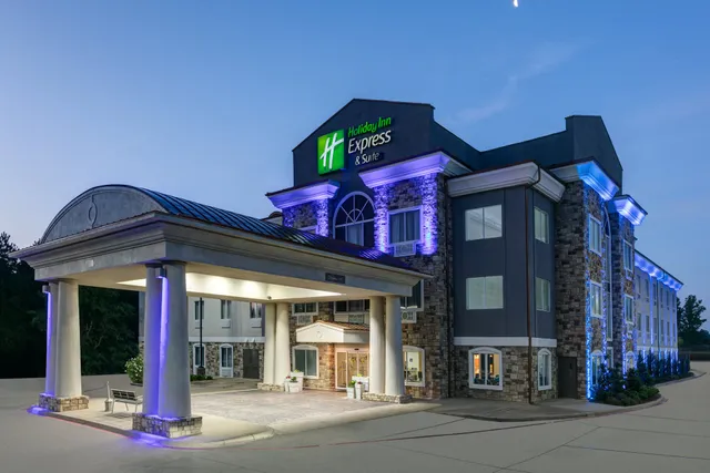 Holiday Inn Express & Suites Marshall by IHG