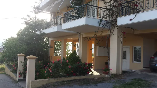 Panorama Eleni studios